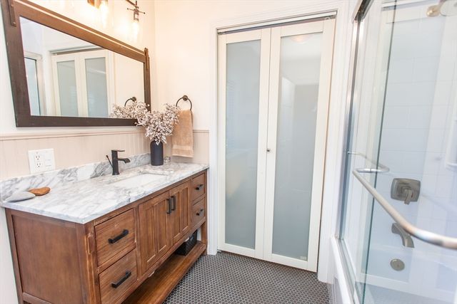 9 Hamilton St, Plymouth, MA 02360