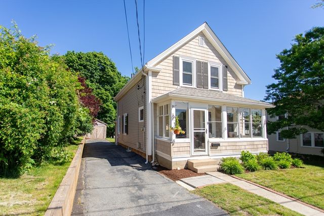 9 Hamilton St, Plymouth, MA 02360