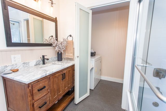 9 Hamilton St, Plymouth, MA 02360