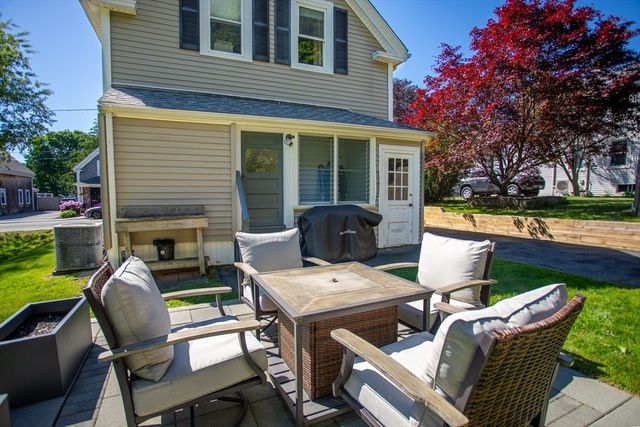 9 Hamilton St, Plymouth, MA 02360