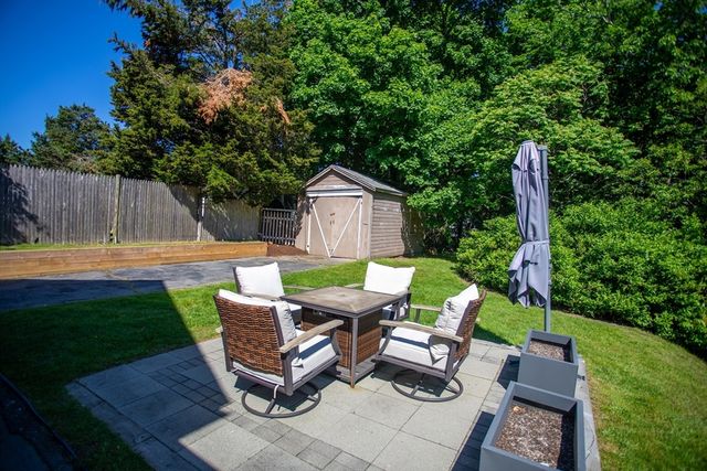 9 Hamilton St, Plymouth, MA 02360