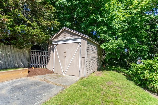9 Hamilton St, Plymouth, MA 02360