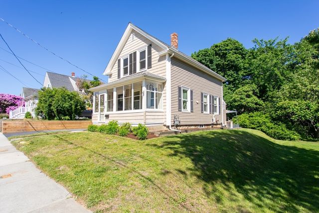 9 Hamilton St, Plymouth, MA 02360