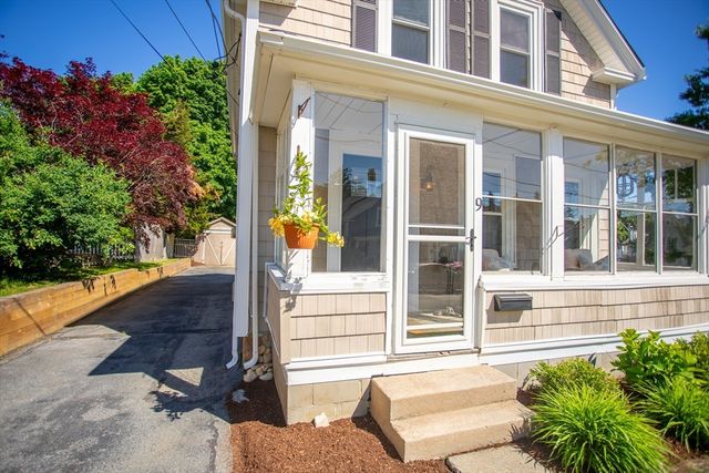 9 Hamilton St, Plymouth, MA 02360