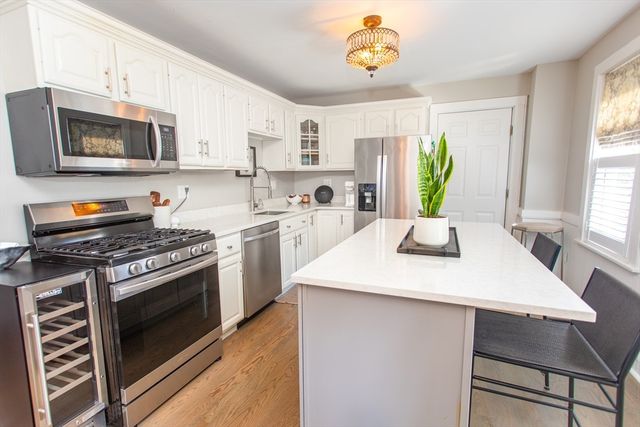 9 Hamilton St, Plymouth, MA 02360