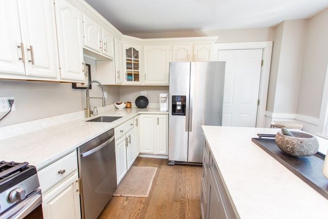 9 Hamilton St, Plymouth, MA 02360