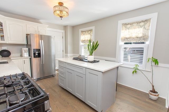 9 Hamilton St, Plymouth, MA 02360