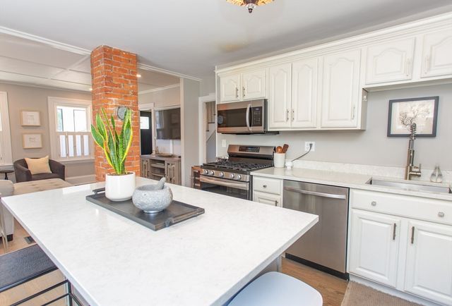 9 Hamilton St, Plymouth, MA 02360