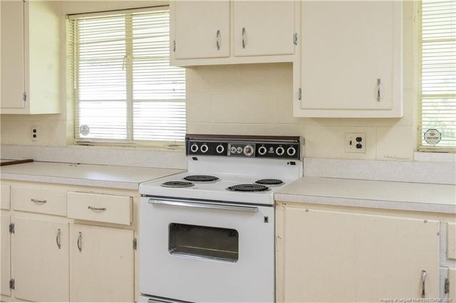 528 Fayetteville Street, Newton Grove, NC 28366
