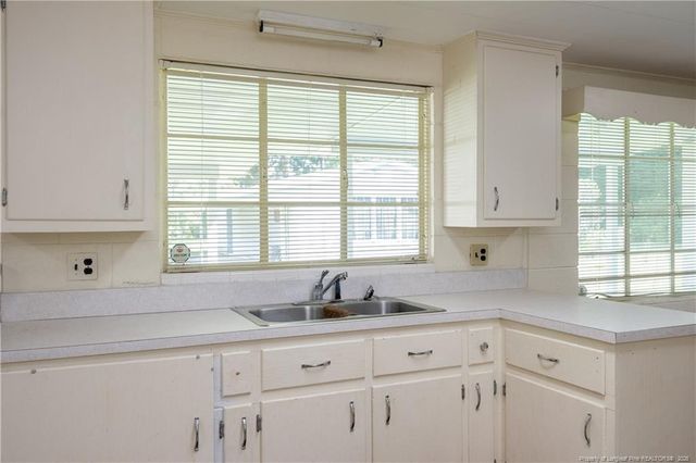 528 Fayetteville Street, Newton Grove, NC 28366