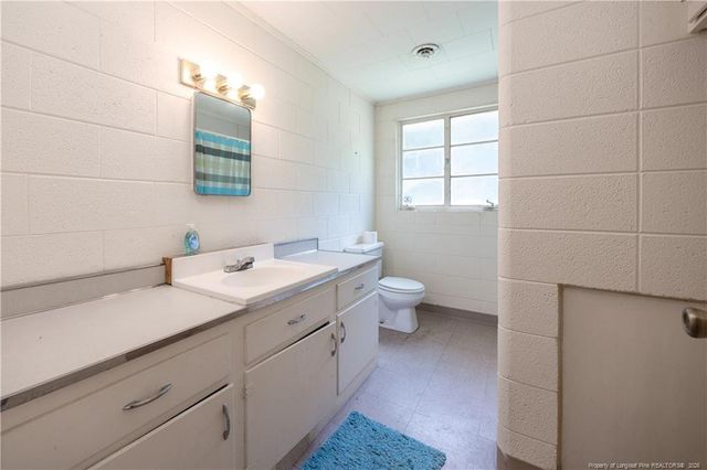 528 Fayetteville Street, Newton Grove, NC 28366