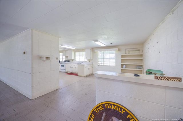 528 Fayetteville Street, Newton Grove, NC 28366