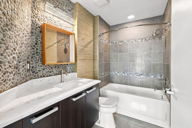 600 12th Ave S Apt 1915, Nashville, TN 37203