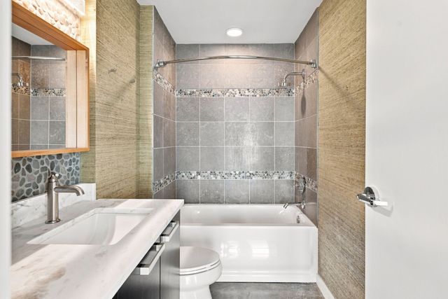 600 12th Ave S Apt 1915, Nashville, TN 37203