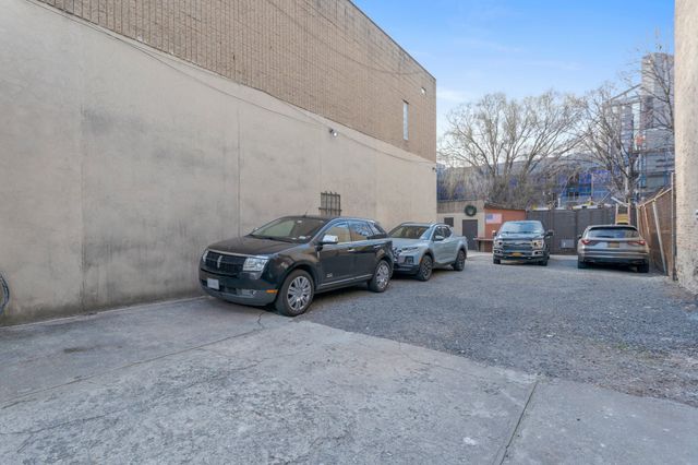 31-30 14th Street, New York City, NY 11106
