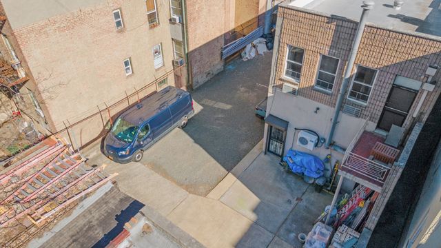 31-30 14th Street, New York City, NY 11106