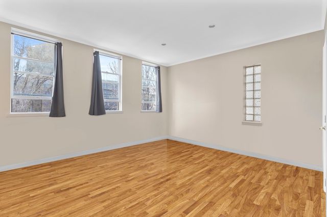 31-30 14th Street, New York City, NY 11106