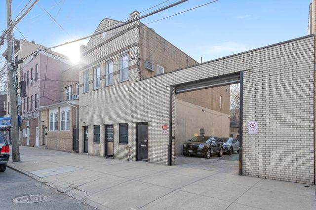 31-30 14th Street, New York City, NY 11106
