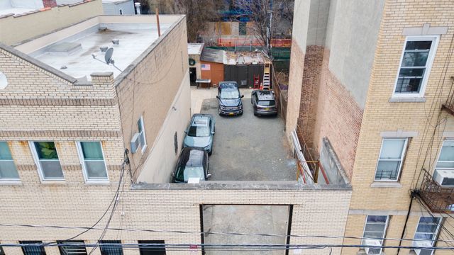 31-30 14th Street, New York City, NY 11106