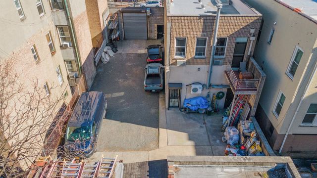 31-30 14th Street, New York City, NY 11106