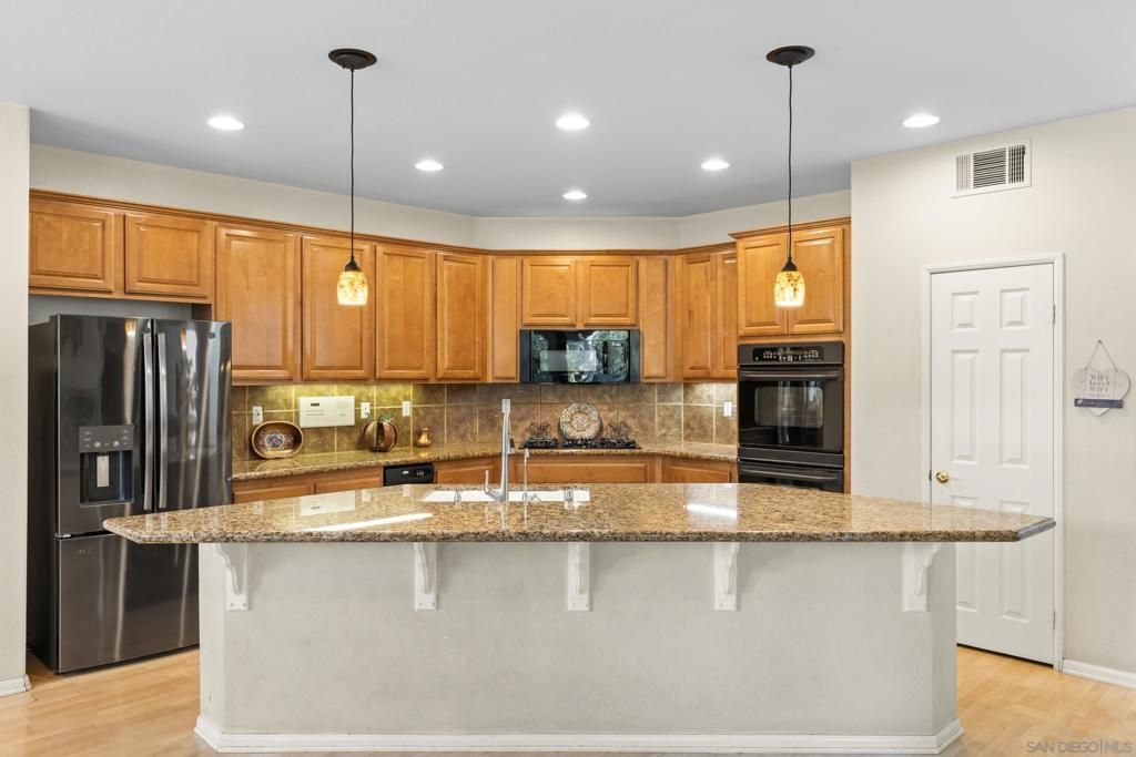 Image 12 of property listing at 315 Calle La Quinta, Chula Vista, CA 91914