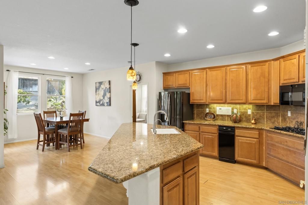 Image 14 of property listing at 315 Calle La Quinta, Chula Vista, CA 91914