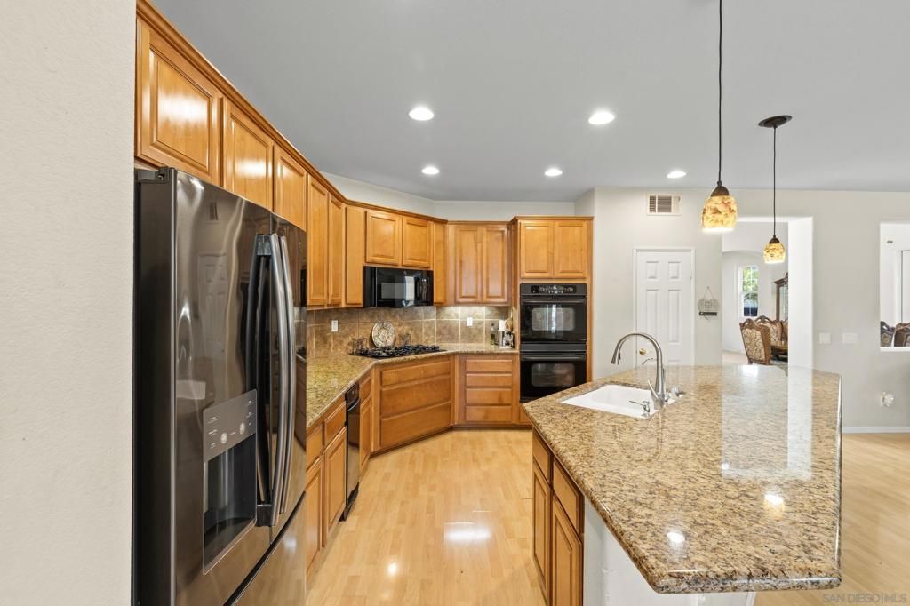 Image 15 of property listing at 315 Calle La Quinta, Chula Vista, CA 91914
