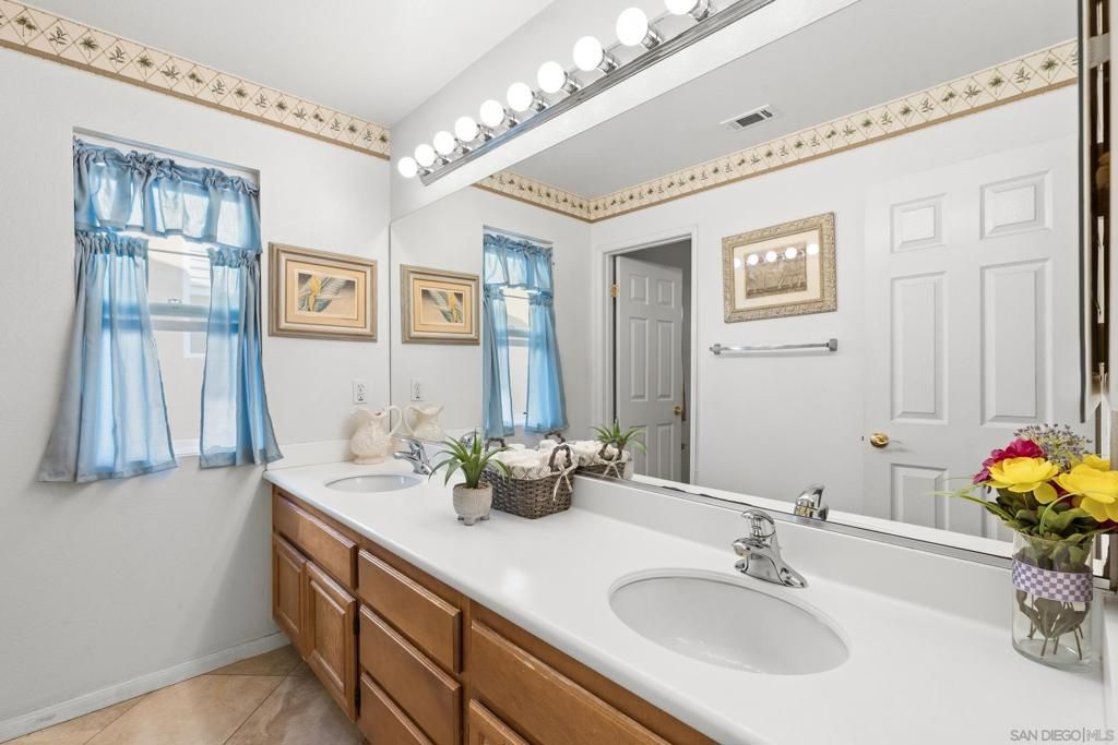 Image 22 of property listing at 315 Calle La Quinta, Chula Vista, CA 91914