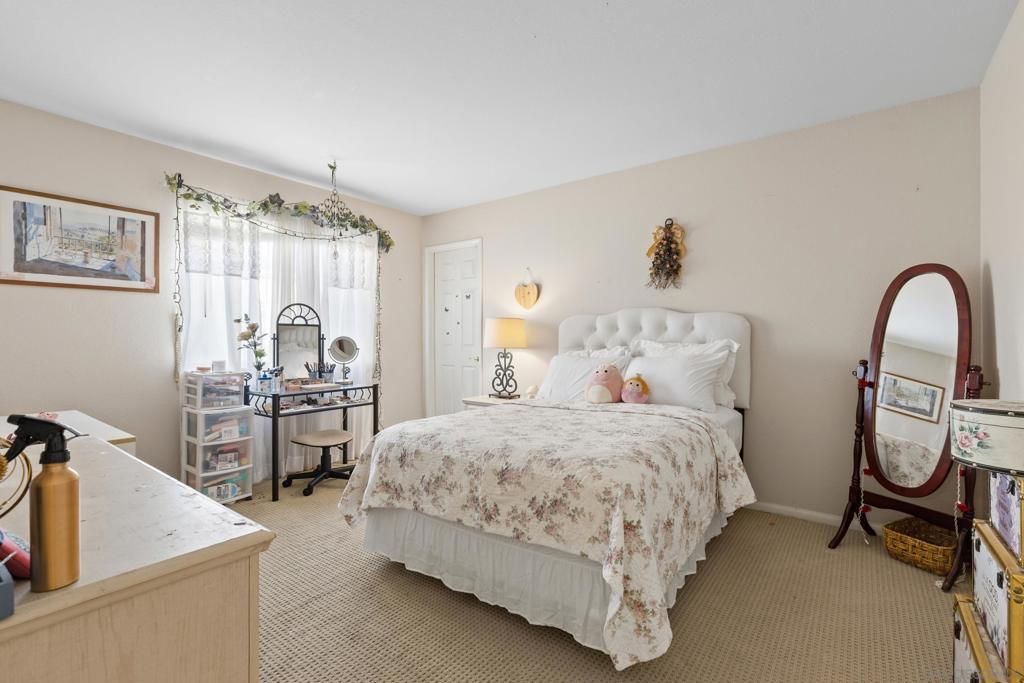 Image 23 of property listing at 315 Calle La Quinta, Chula Vista, CA 91914