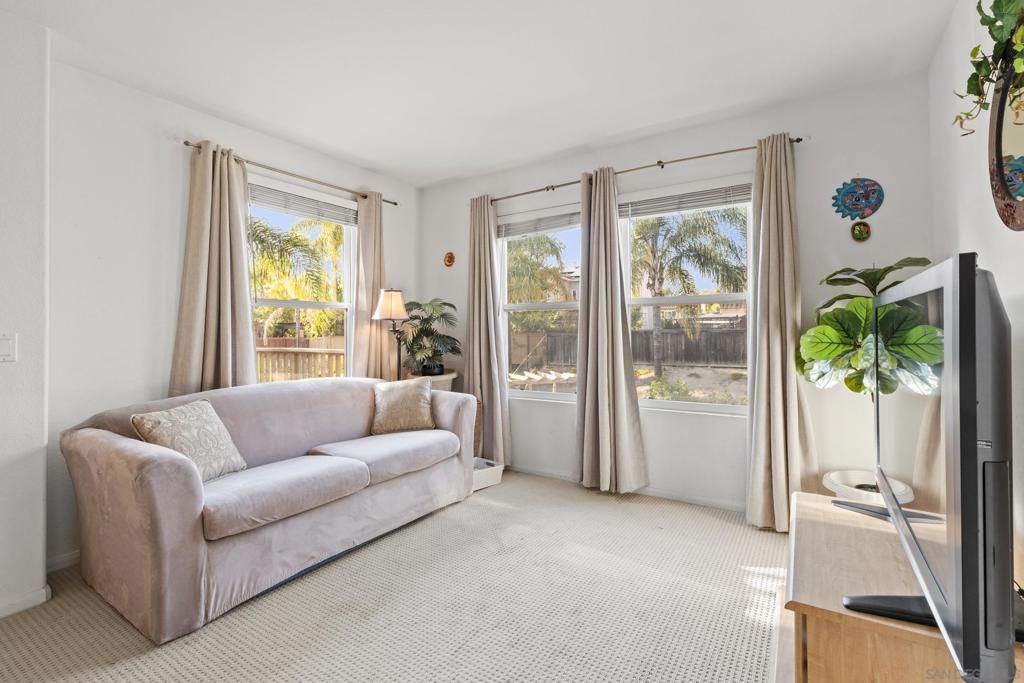 Image 27 of property listing at 315 Calle La Quinta, Chula Vista, CA 91914