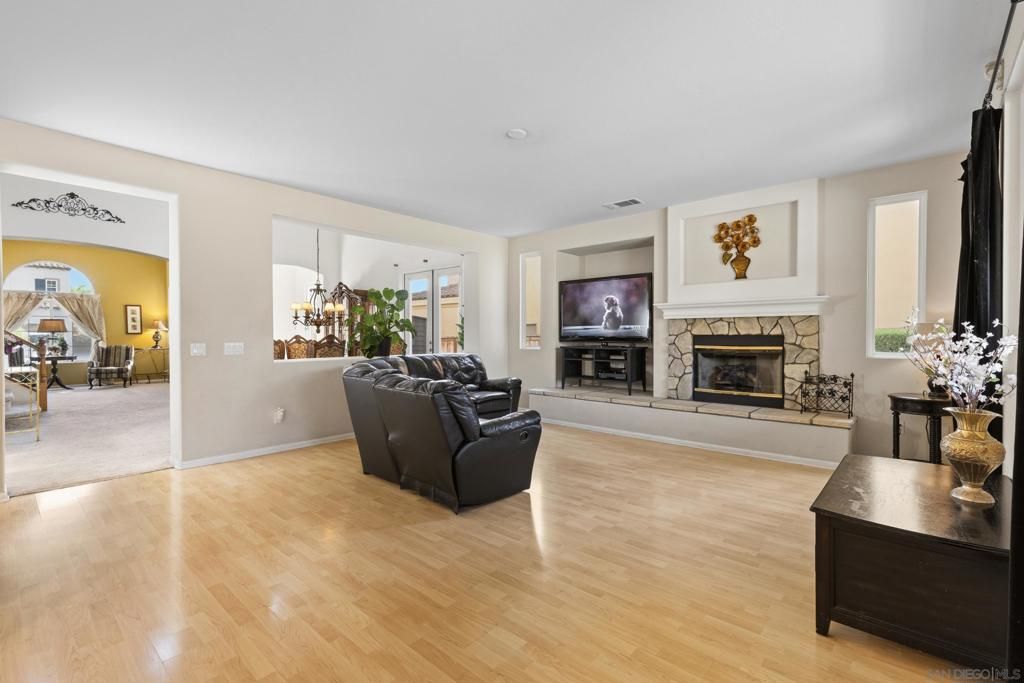 Image 6 of property listing at 315 Calle La Quinta, Chula Vista, CA 91914