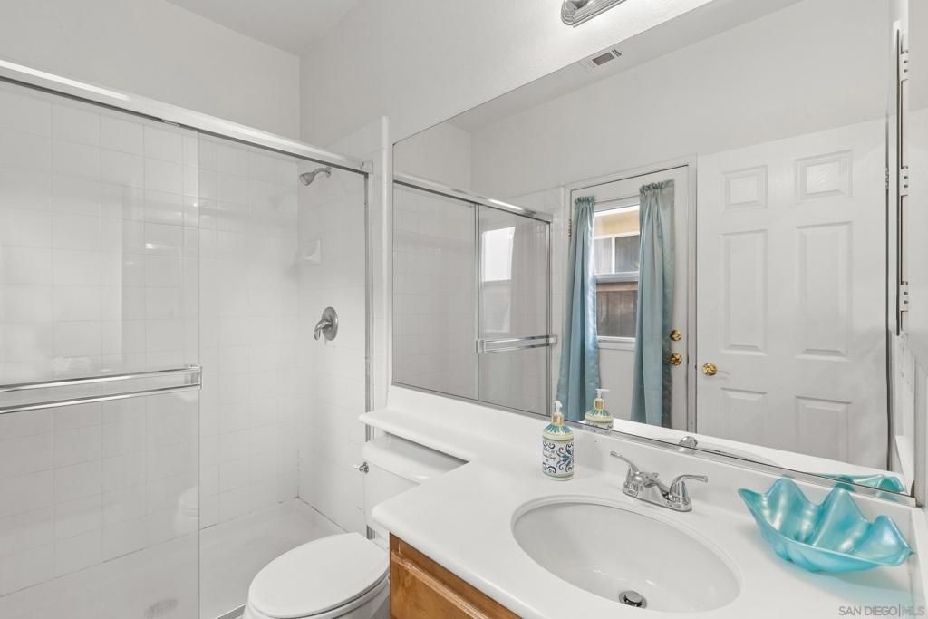 Image 8 of property listing at 315 Calle La Quinta, Chula Vista, CA 91914