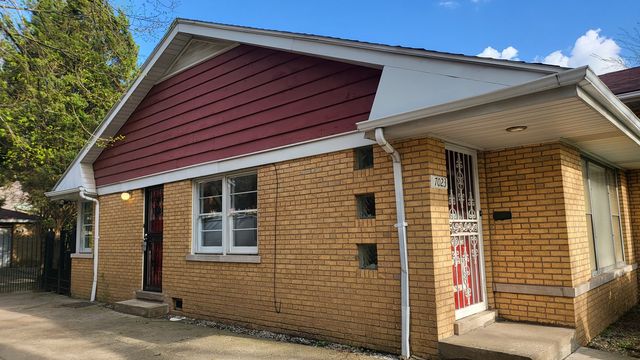 7023 S Bennett Avenue, Chicago, IL 60649