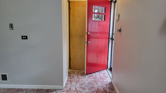 7023 S Bennett Avenue, Chicago, IL 60649