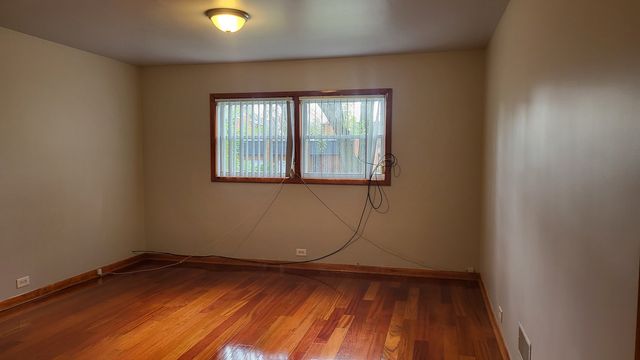 7023 S Bennett Avenue, Chicago, IL 60649