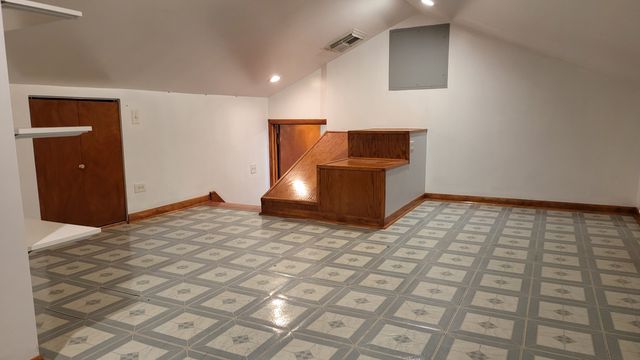7023 S Bennett Avenue, Chicago, IL 60649