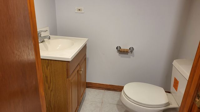 7023 S Bennett Avenue, Chicago, IL 60649
