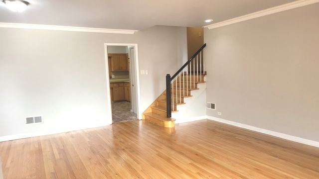 7023 S Bennett Avenue, Chicago, IL 60649