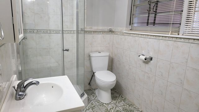 7023 S Bennett Avenue, Chicago, IL 60649