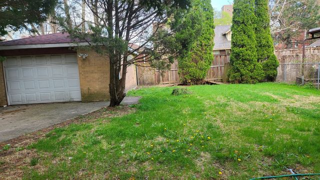 7023 S Bennett Avenue, Chicago, IL 60649