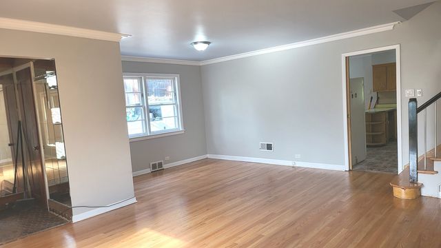 7023 S Bennett Avenue, Chicago, IL 60649