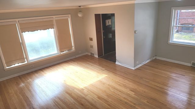 7023 S Bennett Avenue, Chicago, IL 60649