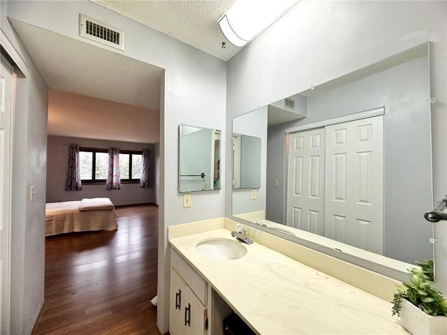 4120 Parklawn Avenue 134, Edina, MN 55435