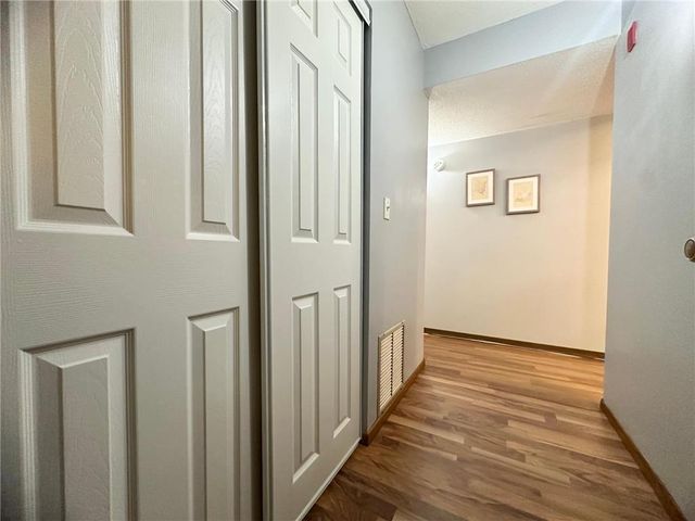 4120 Parklawn Avenue 134, Edina, MN 55435