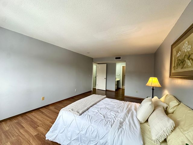 4120 Parklawn Avenue 134, Edina, MN 55435