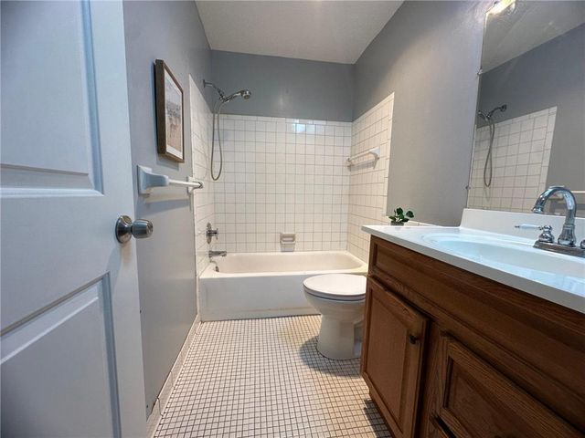 4120 Parklawn Avenue 134, Edina, MN 55435