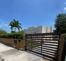 1074 NW 49th St, Miami, FL 33127