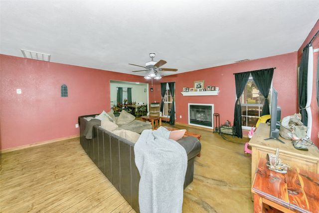 1006 East Drive, Lake Bridgeport, TX 76426