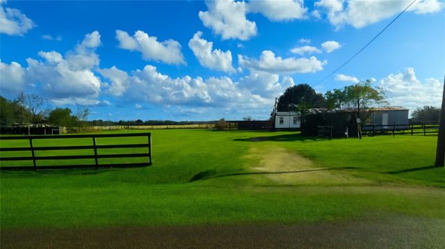 12025 Mcfarlane Road, Beasley, TX 77417