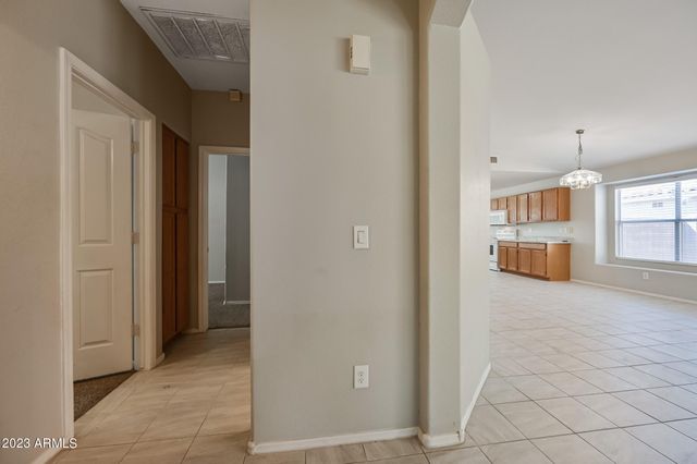 7253 E KIVA Avenue, Mesa, AZ 85209